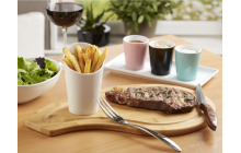 "Conos" translates to "cones" in English.